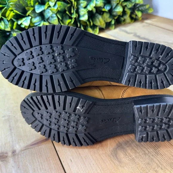 Clarks Faralyn Alpha Suede Golden TanHiking Trail Ankle Boots Size 9.5 - Picture 7 of 8